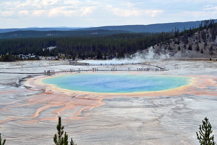 Midway Geyser Basin: Grand Prismatic Boardwalk